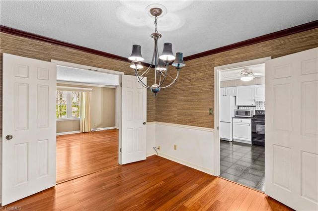 4325 Rosebriar Lane, Winston-salem, NC 27106