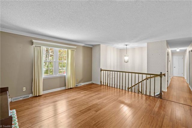 4325 Rosebriar Lane, Winston-salem, NC 27106