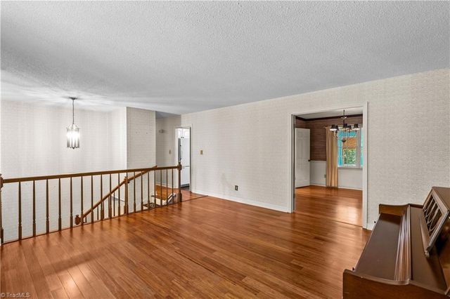 4325 Rosebriar Lane, Winston-salem, NC 27106