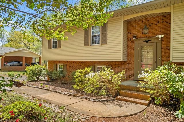 4325 Rosebriar Lane, Winston-salem, NC 27106
