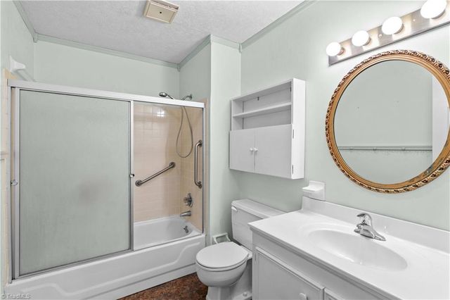 4325 Rosebriar Lane, Winston-salem, NC 27106
