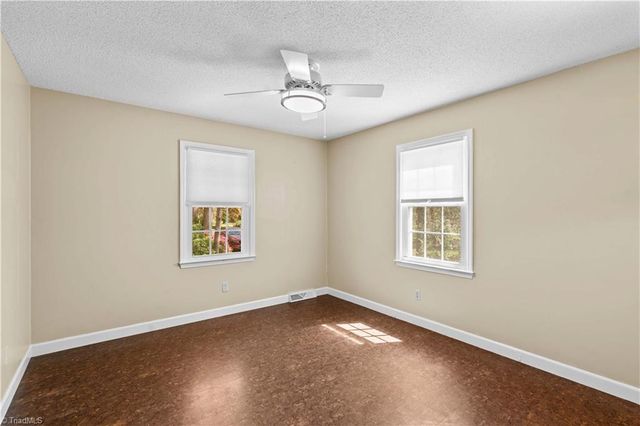 4325 Rosebriar Lane, Winston-salem, NC 27106