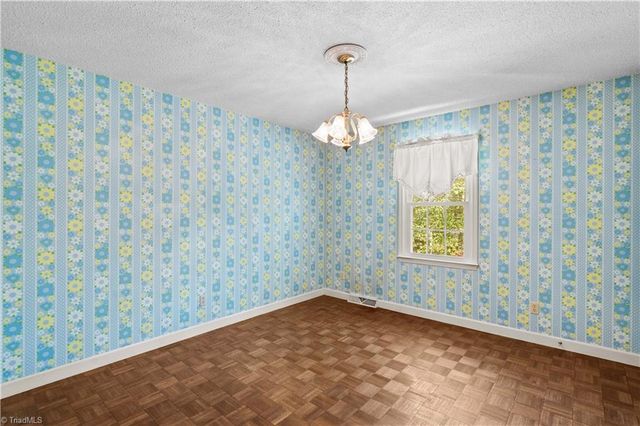 4325 Rosebriar Lane, Winston-salem, NC 27106