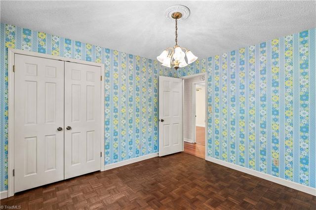 4325 Rosebriar Lane, Winston-salem, NC 27106