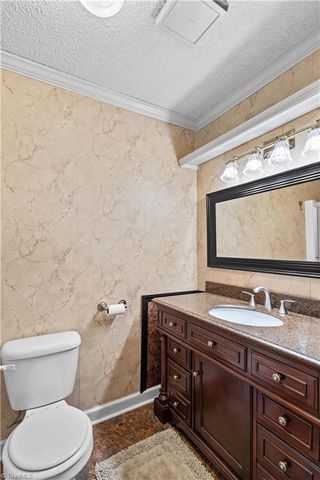 4325 Rosebriar Lane, Winston-salem, NC 27106