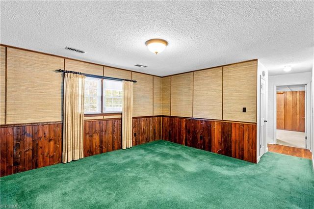 4325 Rosebriar Lane, Winston-salem, NC 27106