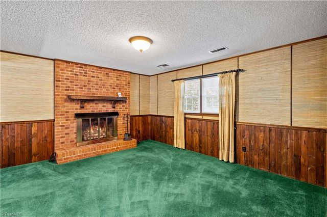 4325 Rosebriar Lane, Winston-salem, NC 27106