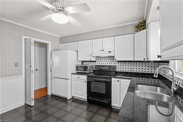 4325 Rosebriar Lane, Winston-salem, NC 27106