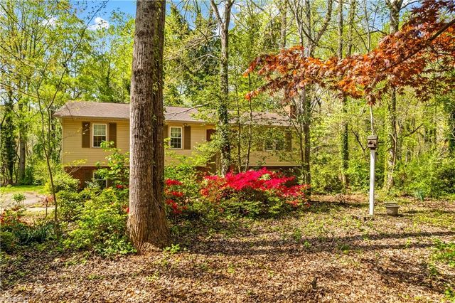4325 Rosebriar Lane, Winston-salem, NC 27106