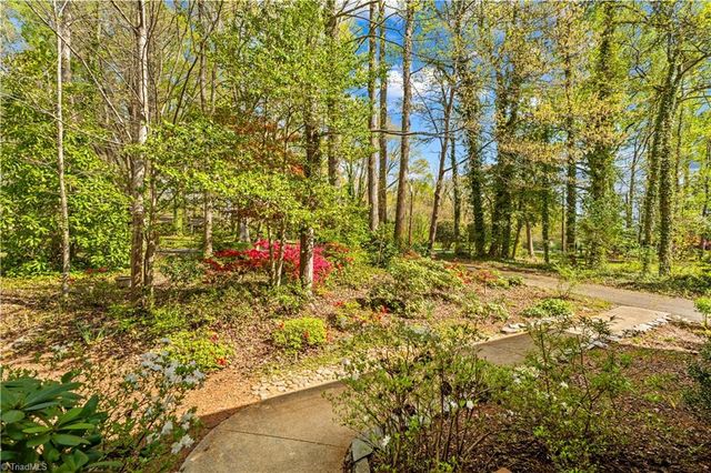 4325 Rosebriar Lane, Winston-salem, NC 27106