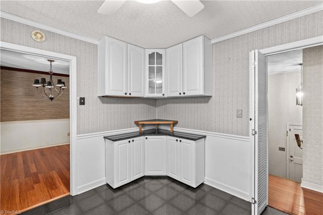 4325 Rosebriar Lane, Winston-salem, NC 27106