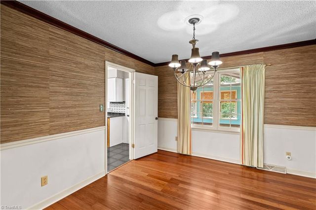 4325 Rosebriar Lane, Winston-salem, NC 27106