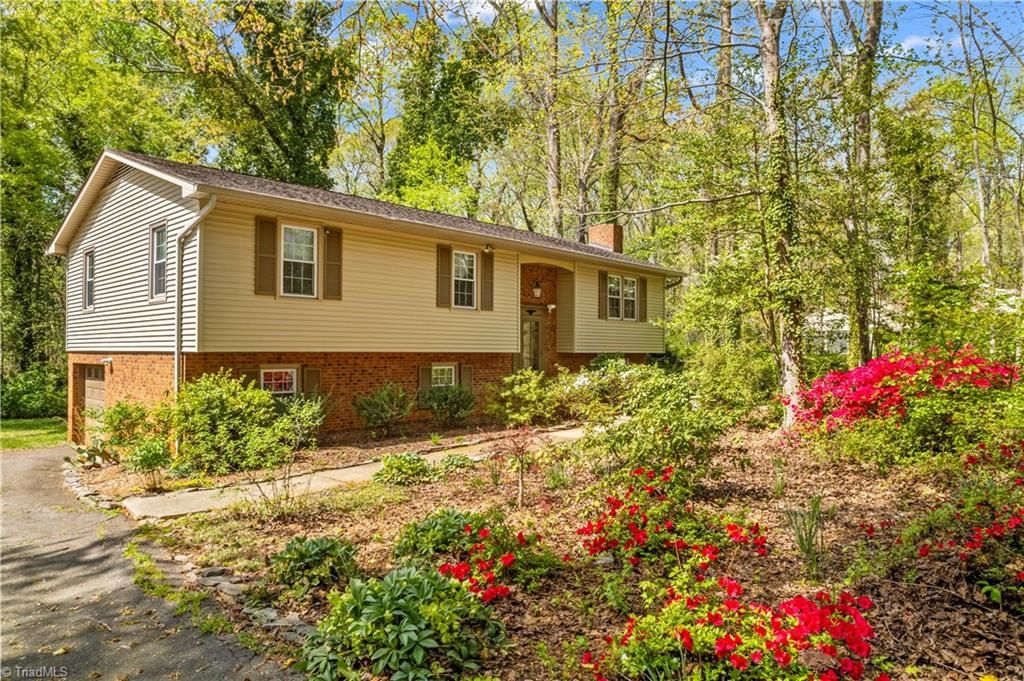 4325 Rosebriar Lane, Winston-salem, NC 27106