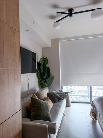 11 NE 6th Street 2015, Miami, FL 33132