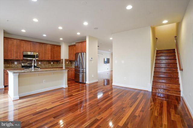 8062 CRIAZA BRANCH CT, Vienna, VA 22182