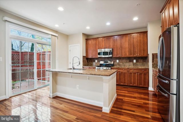 8062 CRIAZA BRANCH CT, Vienna, VA 22182