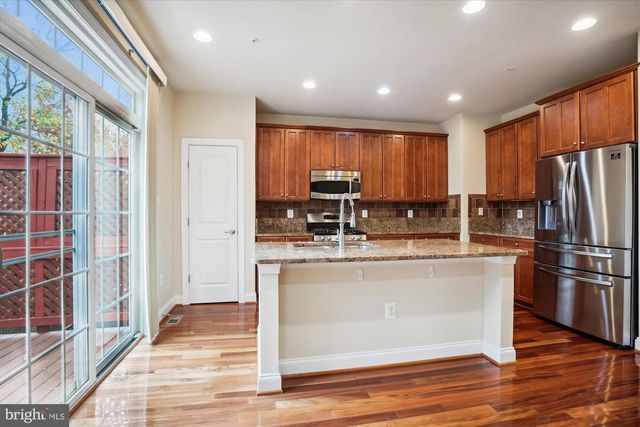 8062 CRIAZA BRANCH CT, Vienna, VA 22182