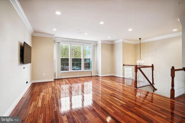 8062 CRIAZA BRANCH CT, Vienna, VA 22182