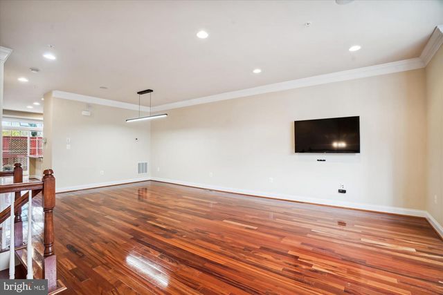 8062 CRIAZA BRANCH CT, Vienna, VA 22182