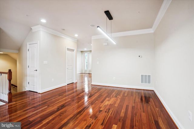 8062 CRIAZA BRANCH CT, Vienna, VA 22182