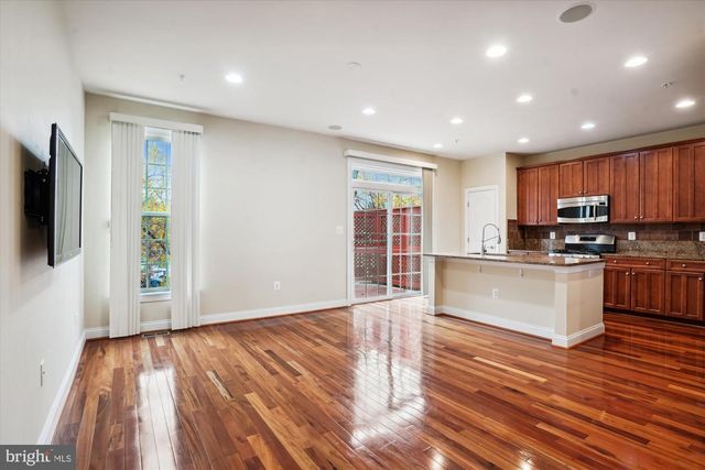 8062 CRIAZA BRANCH CT, Vienna, VA 22182
