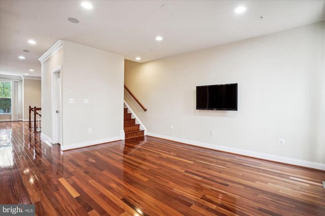 8062 CRIAZA BRANCH CT, Vienna, VA 22182