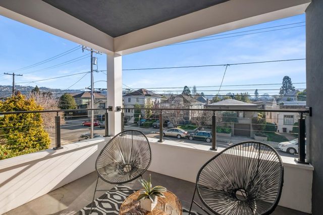 5229 5229 Miles Ave, Oakland, CA 94618