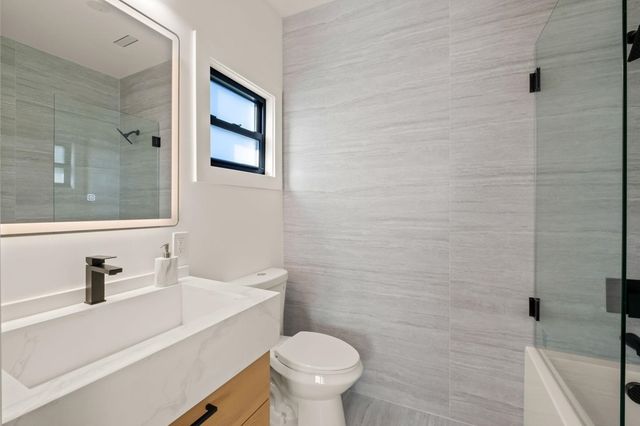 5229 5229 Miles Ave, Oakland, CA 94618