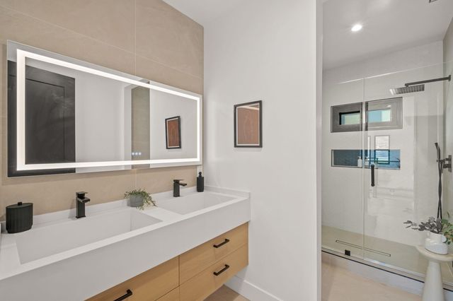 5229 5229 Miles Ave, Oakland, CA 94618