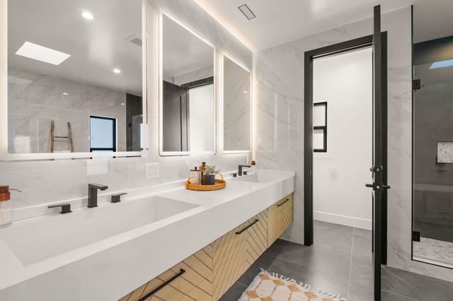 5229 5229 Miles Ave, Oakland, CA 94618