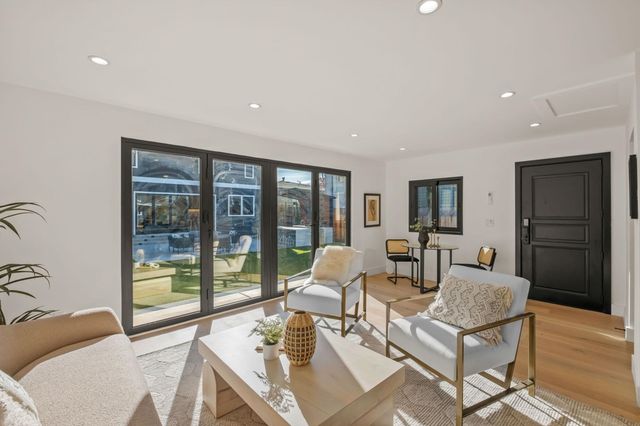 5229 5229 Miles Ave, Oakland, CA 94618