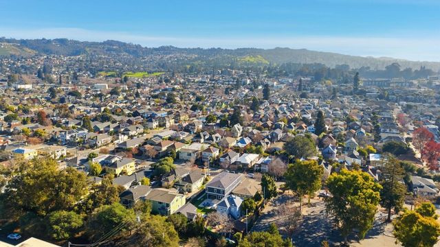 5229 5229 Miles Ave, Oakland, CA 94618