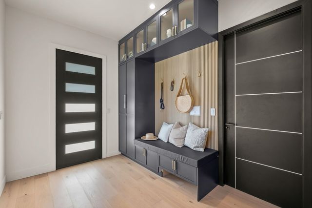 5229 5229 Miles Ave, Oakland, CA 94618