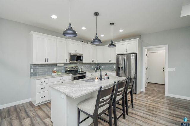 6616 E 33rd St Street, Sioux Falls, SD 57110