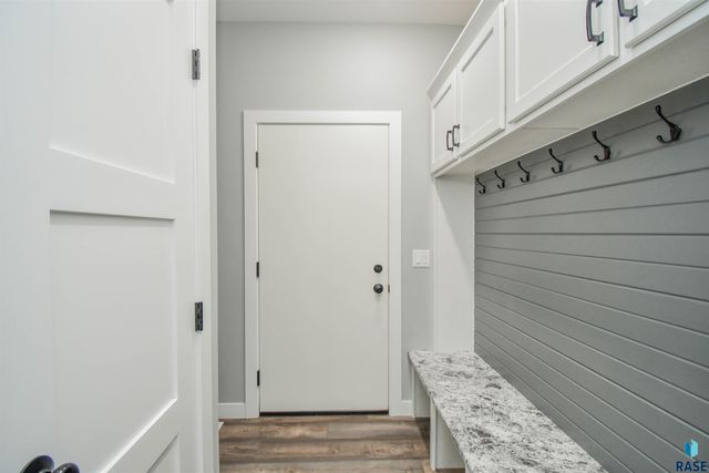 6616 E 33rd St Street, Sioux Falls, SD 57110