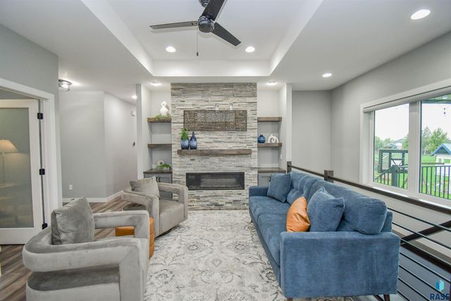 6616 E 33rd St Street, Sioux Falls, SD 57110