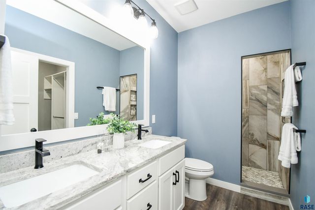 6616 E 33rd St Street, Sioux Falls, SD 57110