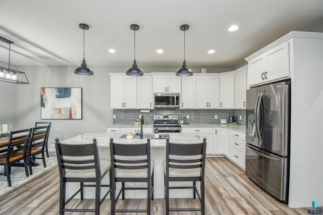 6616 E 33rd St Street, Sioux Falls, SD 57110