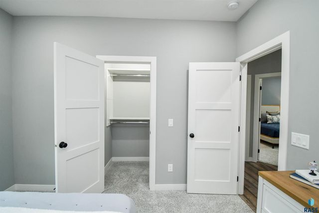 6616 E 33rd St Street, Sioux Falls, SD 57110