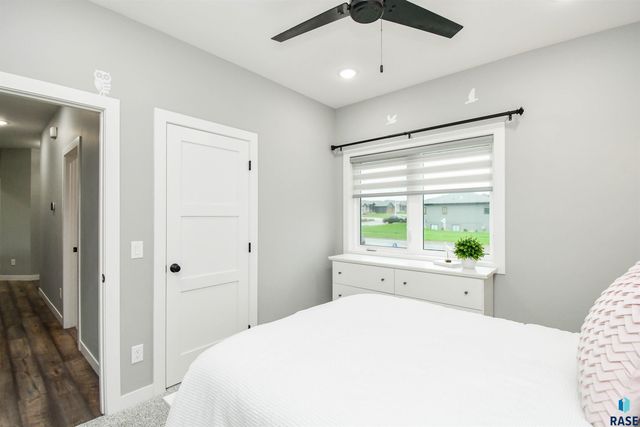 6616 E 33rd St Street, Sioux Falls, SD 57110