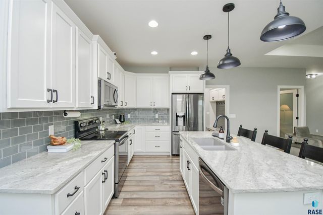 6616 E 33rd St Street, Sioux Falls, SD 57110
