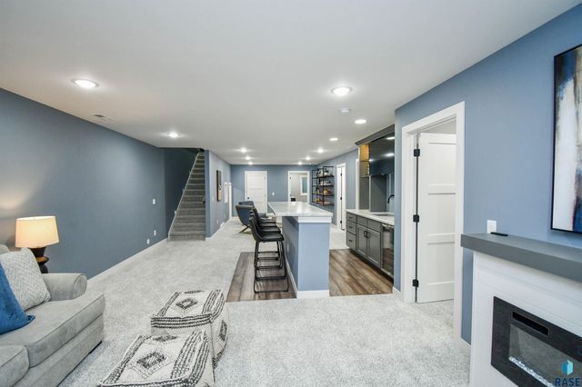 6616 E 33rd St Street, Sioux Falls, SD 57110