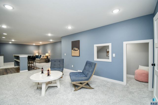6616 E 33rd St Street, Sioux Falls, SD 57110