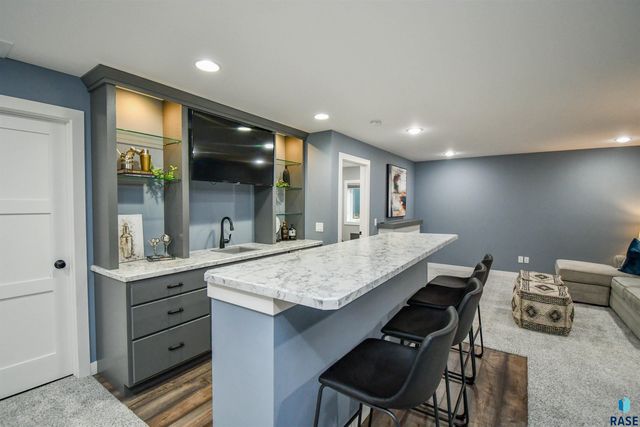 6616 E 33rd St Street, Sioux Falls, SD 57110