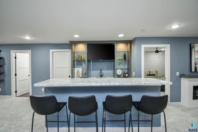 6616 E 33rd St Street, Sioux Falls, SD 57110