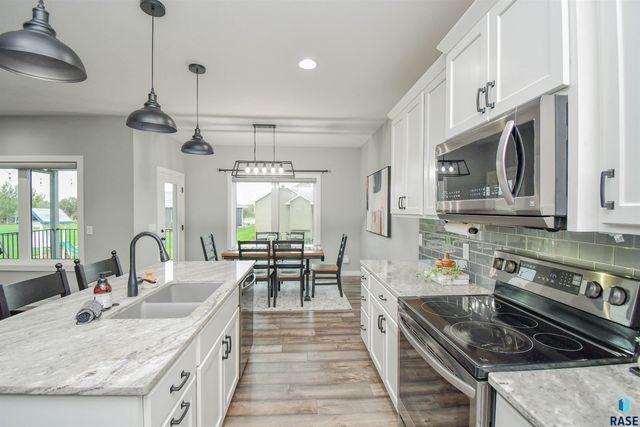 6616 E 33rd St Street, Sioux Falls, SD 57110