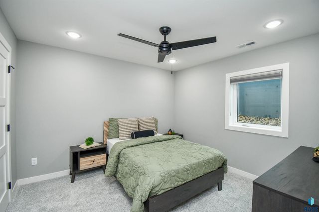 6616 E 33rd St Street, Sioux Falls, SD 57110