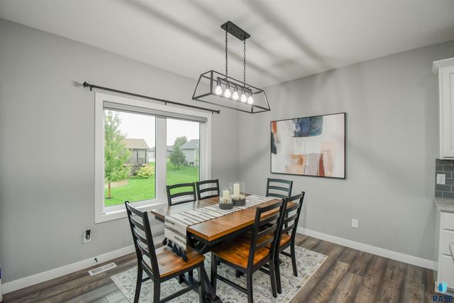 6616 E 33rd St Street, Sioux Falls, SD 57110