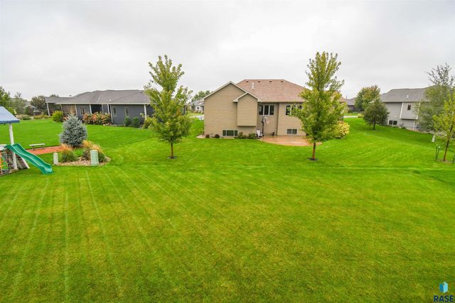 6616 E 33rd St Street, Sioux Falls, SD 57110