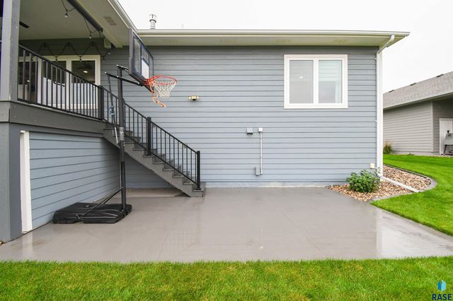 6616 E 33rd St Street, Sioux Falls, SD 57110